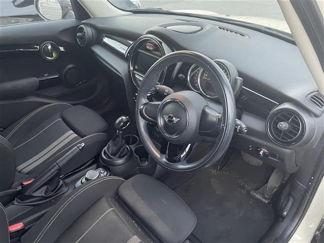 ＭＩＮＩ クーパーＳＤ（2枚目）