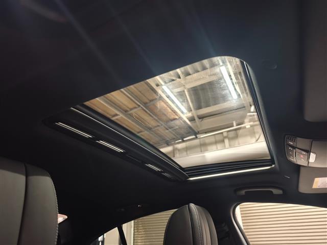 ＣＬＳクラス ＣＬＳ４５０　４マチック　スポーツ　ワンオーナー　エクスクルーシブＰＫＧ　パノラミックスライディングルーフ　マルチビームＬＥＤヘッドライト　シートベンチレーション　黒革シート　全方位カメラ　純正ＨＤＤナビ　ブルメスタースピーカー（8枚目）