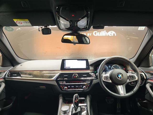 ５シリーズ ５２３ｄツーリング　Ｍスポーツ　ハイラインＰＫＧ　イノベーションＰＫＧ　全方位カメラ　前方ドラレコ　フルセグＴＶ　ＬＥＤヘッドライト　純正ＨＤＤナビ　前席パワーシート　パワーバックドア　純正フロアマット　Ｂｌｕｅｔｏｏｔｈ（4枚目）