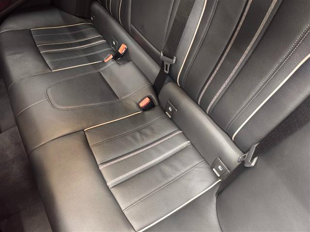 ５シリーズ ５２３ｄツーリング　Ｍスポーツ　ハイラインＰＫＧ　イノベーションＰＫＧ　全方位カメラ　前方ドラレコ　フルセグＴＶ　ＬＥＤヘッドライト　純正ＨＤＤナビ　前席パワーシート　パワーバックドア　純正フロアマット　Ｂｌｕｅｔｏｏｔｈ（9枚目）