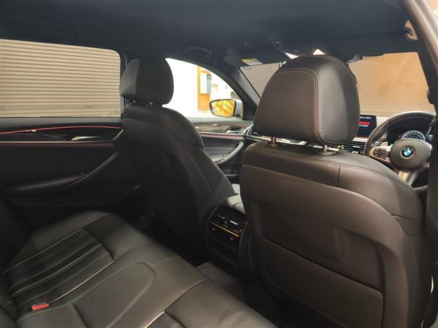 ５シリーズ ５２３ｄツーリング　Ｍスポーツ　ハイラインＰＫＧ　イノベーションＰＫＧ　全方位カメラ　前方ドラレコ　フルセグＴＶ　ＬＥＤヘッドライト　純正ＨＤＤナビ　前席パワーシート　パワーバックドア　純正フロアマット　Ｂｌｕｅｔｏｏｔｈ（10枚目）