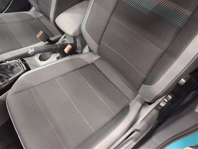 Ｔ－クロス ＴＳＩ　１ｓｔプラス　純正ナビ　ＡｐｐｌｅＣａｒｐｌａｙ　ＡｎｄｒｏｉｄＡｕｔｏ　デザインパッケージ　レーンキープアシスト　ハイビームアシスト　バックカメラ　シルバールーフレール　ドラレコ前後　社外アルミスタッドレス有（8枚目）