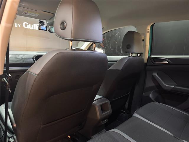 Ｔ－クロス ＴＳＩ　１ｓｔプラス　純正ナビ　ＡｐｐｌｅＣａｒｐｌａｙ　ＡｎｄｒｏｉｄＡｕｔｏ　デザインパッケージ　レーンキープアシスト　ハイビームアシスト　バックカメラ　シルバールーフレール　ドラレコ前後　社外アルミスタッドレス有（11枚目）