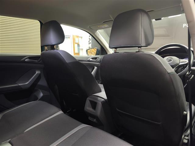 Ｔ－クロス ＴＳＩ　１ｓｔプラス　純正ナビ　ＡｐｐｌｅＣａｒｐｌａｙ　ＡｎｄｒｏｉｄＡｕｔｏ　デザインパッケージ　レーンキープアシスト　ハイビームアシスト　バックカメラ　シルバールーフレール　ドラレコ前後　社外アルミスタッドレス有（12枚目）