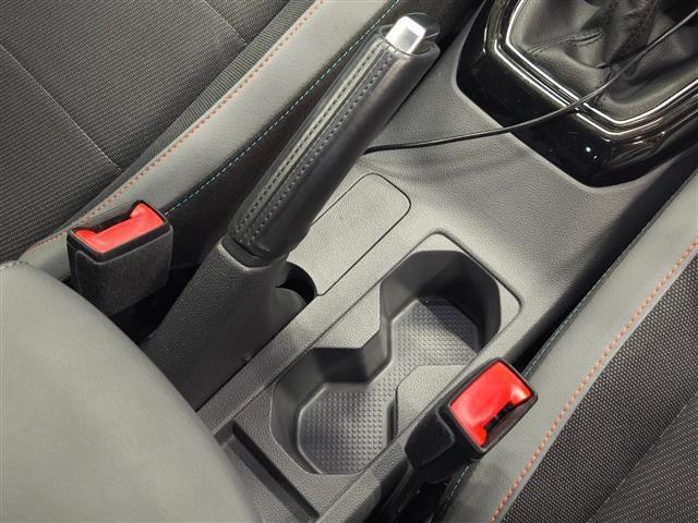 Ｔ－クロス ＴＳＩ　１ｓｔプラス　純正ナビ　ＡｐｐｌｅＣａｒｐｌａｙ　ＡｎｄｒｏｉｄＡｕｔｏ　デザインパッケージ　レーンキープアシスト　ハイビームアシスト　バックカメラ　シルバールーフレール　ドラレコ前後　社外アルミスタッドレス有（18枚目）