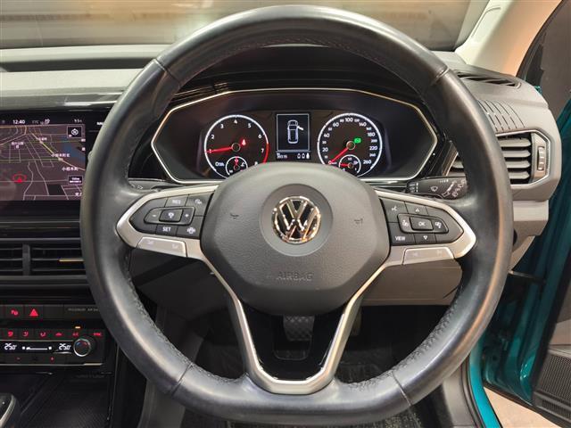 Ｔ－クロス ＴＳＩ　１ｓｔプラス　純正ナビ　ＡｐｐｌｅＣａｒｐｌａｙ　ＡｎｄｒｏｉｄＡｕｔｏ　デザインパッケージ　レーンキープアシスト　ハイビームアシスト　バックカメラ　シルバールーフレール　ドラレコ前後　社外アルミスタッドレス有（27枚目）