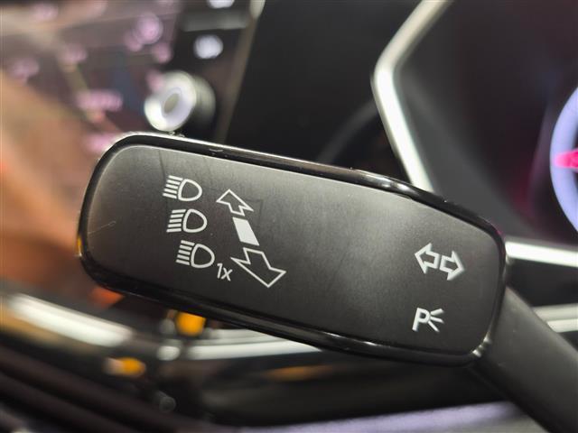 Ｔ－クロス ＴＳＩ　１ｓｔプラス　純正ナビ　ＡｐｐｌｅＣａｒｐｌａｙ　ＡｎｄｒｏｉｄＡｕｔｏ　デザインパッケージ　レーンキープアシスト　ハイビームアシスト　バックカメラ　シルバールーフレール　ドラレコ前後　社外アルミスタッドレス有（30枚目）