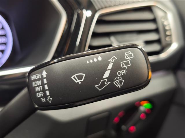 Ｔ－クロス ＴＳＩ　１ｓｔプラス　純正ナビ　ＡｐｐｌｅＣａｒｐｌａｙ　ＡｎｄｒｏｉｄＡｕｔｏ　デザインパッケージ　レーンキープアシスト　ハイビームアシスト　バックカメラ　シルバールーフレール　ドラレコ前後　社外アルミスタッドレス有（31枚目）