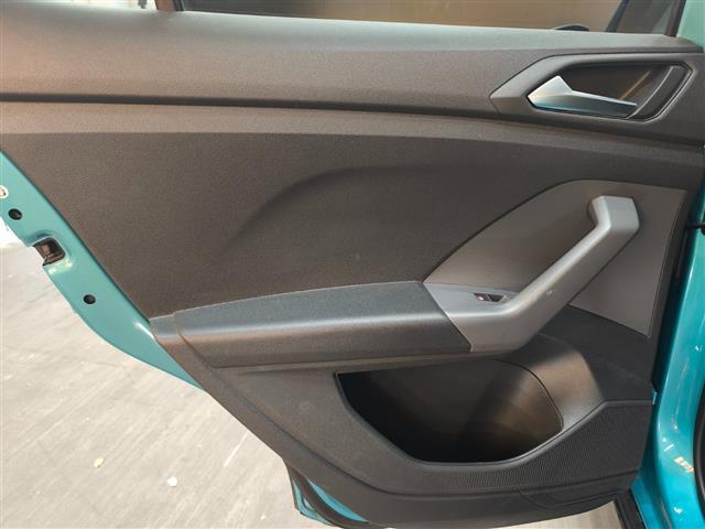 Ｔ－クロス ＴＳＩ　１ｓｔプラス　純正ナビ　ＡｐｐｌｅＣａｒｐｌａｙ　ＡｎｄｒｏｉｄＡｕｔｏ　デザインパッケージ　レーンキープアシスト　ハイビームアシスト　バックカメラ　シルバールーフレール　ドラレコ前後　社外アルミスタッドレス有（36枚目）