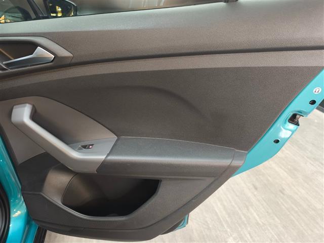 Ｔ－クロス ＴＳＩ　１ｓｔプラス　純正ナビ　ＡｐｐｌｅＣａｒｐｌａｙ　ＡｎｄｒｏｉｄＡｕｔｏ　デザインパッケージ　レーンキープアシスト　ハイビームアシスト　バックカメラ　シルバールーフレール　ドラレコ前後　社外アルミスタッドレス有（37枚目）