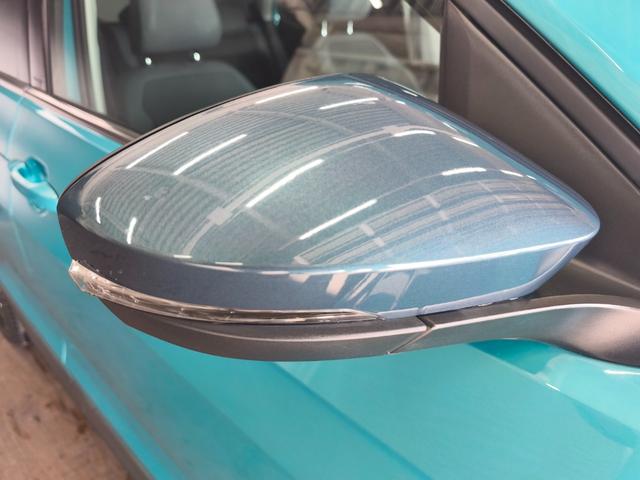 Ｔ－クロス ＴＳＩ　１ｓｔプラス　純正ナビ　ＡｐｐｌｅＣａｒｐｌａｙ　ＡｎｄｒｏｉｄＡｕｔｏ　デザインパッケージ　レーンキープアシスト　ハイビームアシスト　バックカメラ　シルバールーフレール　ドラレコ前後　社外アルミスタッドレス有（50枚目）