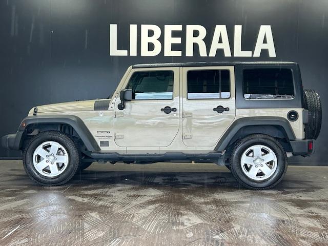 �}�b�g�u���b�N�Ƀz���C�g�̂k�h�a�d�q�`�k�`�̃��S�̌����ƊŔ��ڈ�ł��B