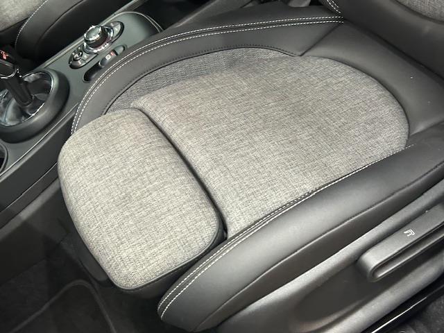 ＭＩＮＩ クーパーＤ　クロスオーバー　純正ナビ　バックカメラ　１８インチピンスポークブラックＡＷ　クロスレザレットシート　アダクティブクルーズコントロール　ＬＥＤヘッドライト　プライバシーガラス　スマートキー　ドラレコ（8枚目）