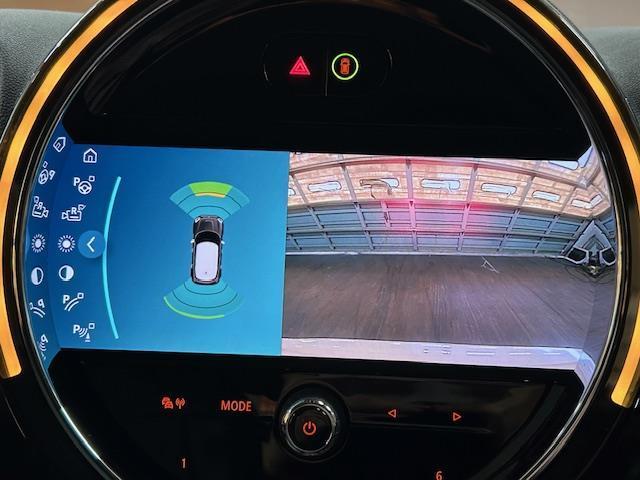 ＭＩＮＩ クーパーＤ　クロスオーバー　純正ナビ　バックカメラ　１８インチピンスポークブラックＡＷ　クロスレザレットシート　アダクティブクルーズコントロール　ＬＥＤヘッドライト　プライバシーガラス　スマートキー　ドラレコ（14枚目）