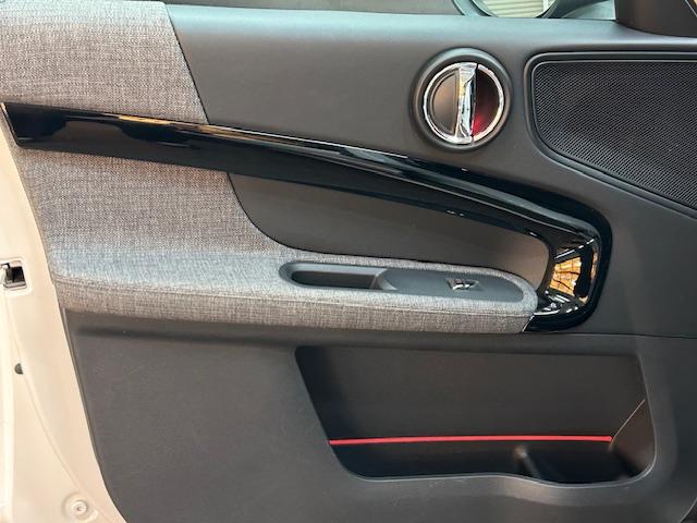 ＭＩＮＩ クーパーＤ　クロスオーバー　純正ナビ　バックカメラ　１８インチピンスポークブラックＡＷ　クロスレザレットシート　アダクティブクルーズコントロール　ＬＥＤヘッドライト　プライバシーガラス　スマートキー　ドラレコ（40枚目）