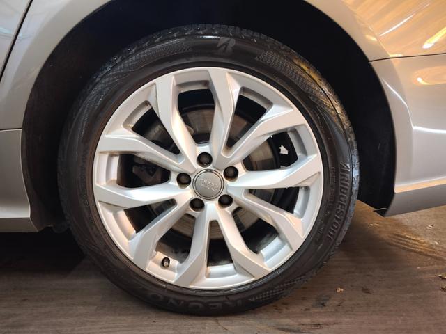 �}�b�g�u���b�N�Ƀz���C�g�̂k�h�a�d�q�`�k�`�̃��S�̌����ƊŔ��ڈ�ł��B