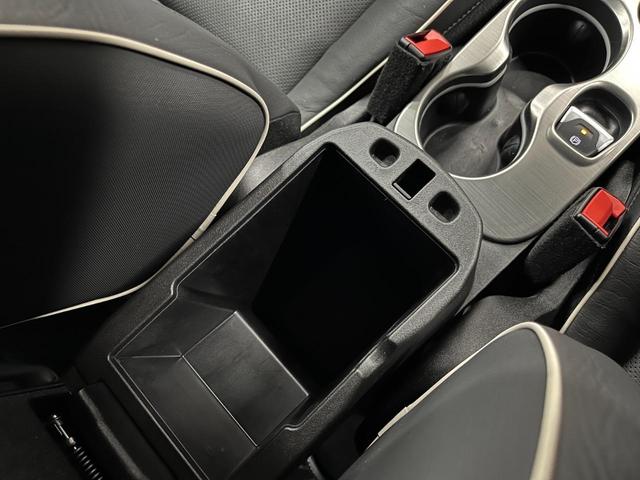 クロス　アイドリングストップ　Ａｐｐｌｅ　ｃａｒｐｌａｙ　ディスプレイオーディオ　Ｂカメラ　黒革シート　スマートキー　レーンアシスト　オートライト　クルーズコントロール　ＥＴＣ２．０　ドラレコ　禁煙車(19枚目)