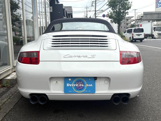 ９１１ ９１１カレラＳ　カブリオレ　電動オープン　シートヒーター　ブラウン革内装　ＰＵＲ鍛造アルミホイール　社外マフラー（3枚目）