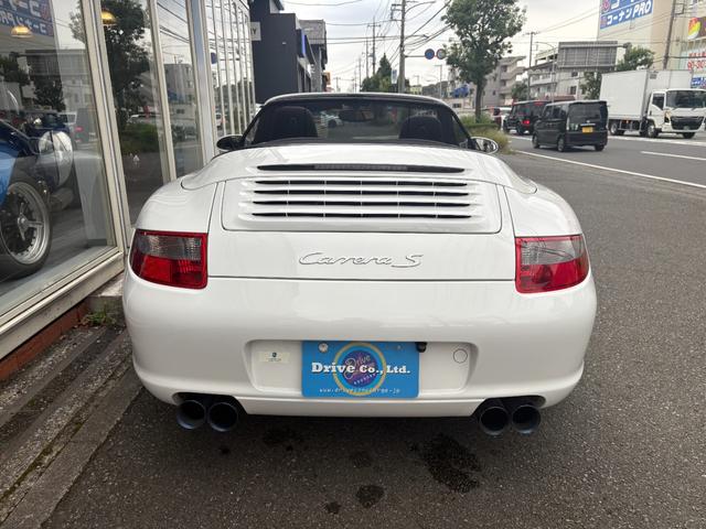 ９１１ ９１１カレラＳ　カブリオレ　電動オープン　シートヒーター　ブラウン革内装　ＰＵＲ鍛造アルミホイール　社外マフラー（4枚目）