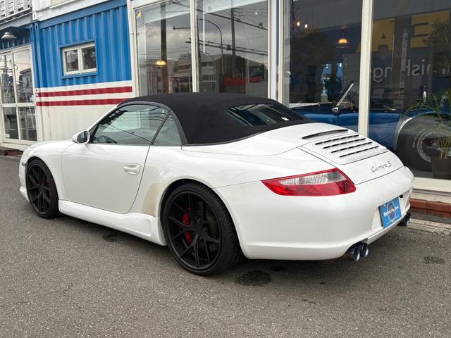９１１ ９１１カレラＳ　カブリオレ　電動オープン　シートヒーター　ブラウン革内装　ＰＵＲ鍛造アルミホイール　社外マフラー（11枚目）
