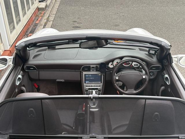 ９１１ ９１１カレラＳ　カブリオレ　電動オープン　シートヒーター　ブラウン革内装　ＰＵＲ鍛造アルミホイール　社外マフラー（15枚目）