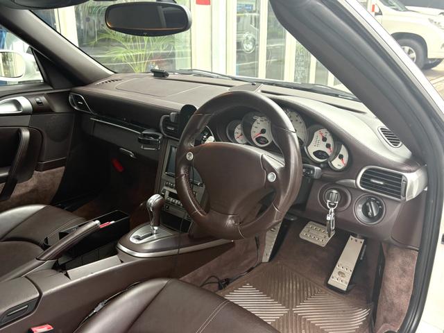 ９１１ ９１１カレラＳ　カブリオレ　電動オープン　シートヒーター　ブラウン革内装　ＰＵＲ鍛造アルミホイール　社外マフラー（16枚目）