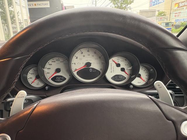 ９１１ ９１１カレラＳ　カブリオレ　電動オープン　シートヒーター　ブラウン革内装　ＰＵＲ鍛造アルミホイール　社外マフラー（17枚目）