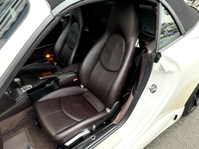 ９１１ ９１１カレラＳ　カブリオレ　電動オープン　シートヒーター　ブラウン革内装　ＰＵＲ鍛造アルミホイール　社外マフラー（21枚目）