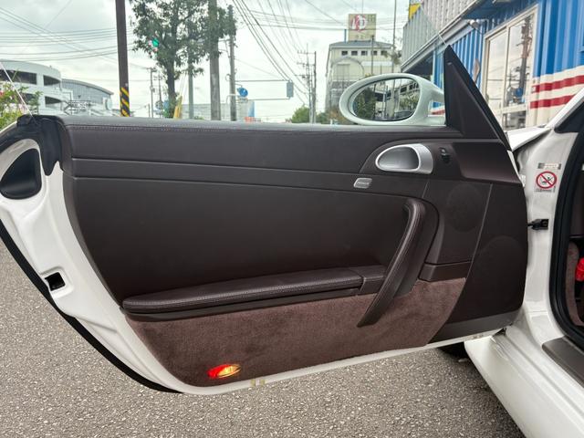９１１ ９１１カレラＳ　カブリオレ　電動オープン　シートヒーター　ブラウン革内装　ＰＵＲ鍛造アルミホイール　社外マフラー（23枚目）