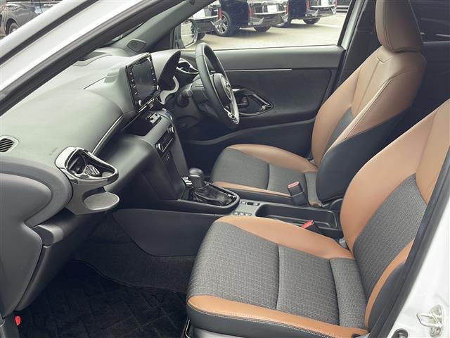 ヤリスクロス ハイブリッドＺ　アドベンチャー　禁煙車　純正ナビ　トヨタセーフティセンス　トヨタチームメイト　全方位カメラ　ブラインドスポットモニタ　ＥＴＣ　ハンズフリーパワーバックドア　ステアリングヒーター　オートエアコン　ＡＣ１００Ｖコンセント（24枚目）
