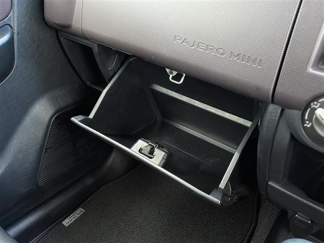 パジェロミニ ＸＲ　社外ナビＣＮ－ＲＥ０５Ｄ　フルセグＴＶ　ＣＤ／ＤＶＤ再生　Ｂｌｕｅｔｏｏｔｈオーディオ　ＳＤカード録音　ＡＭ／ＦＭラジオ　ＡＣ　キーレス　電動格納ドアミラー　レザー調シートカバー（Ｃｌａｚｚｉｏ）（16枚目）