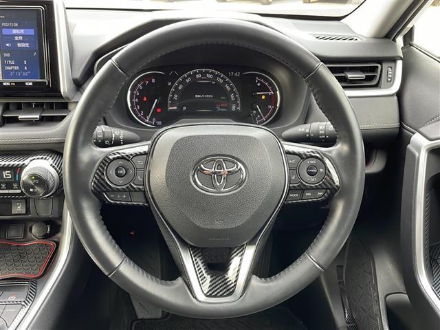 ＲＡＶ４ Ｇ　Ｚパッケージ　９インチ純正ＳＤナビ　フルセグテレビ　バックカメラ　Ｔｏｙｏｔａ　Ｓａｆｅｔｙ　Ｓｅｎｓｅ　デジタルインナーミラー　電動パーキングブレーキ　マルチテレインセレクト　スマートキー　純正アルミホイール（9枚目）