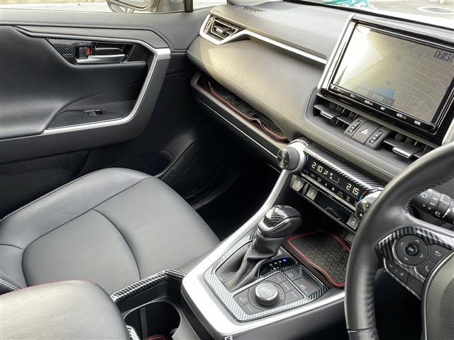 ＲＡＶ４ Ｇ　Ｚパッケージ　９インチ純正ＳＤナビ　フルセグテレビ　バックカメラ　Ｔｏｙｏｔａ　Ｓａｆｅｔｙ　Ｓｅｎｓｅ　デジタルインナーミラー　電動パーキングブレーキ　マルチテレインセレクト　スマートキー　純正アルミホイール（19枚目）