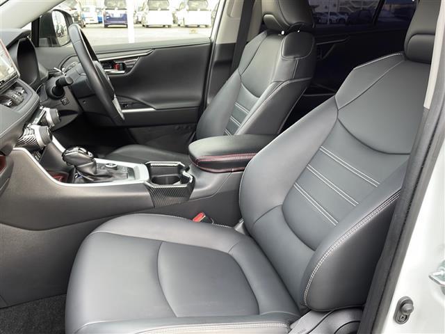 ＲＡＶ４ Ｇ　Ｚパッケージ　９インチ純正ＳＤナビ　フルセグテレビ　バックカメラ　Ｔｏｙｏｔａ　Ｓａｆｅｔｙ　Ｓｅｎｓｅ　デジタルインナーミラー　電動パーキングブレーキ　マルチテレインセレクト　スマートキー　純正アルミホイール（22枚目）