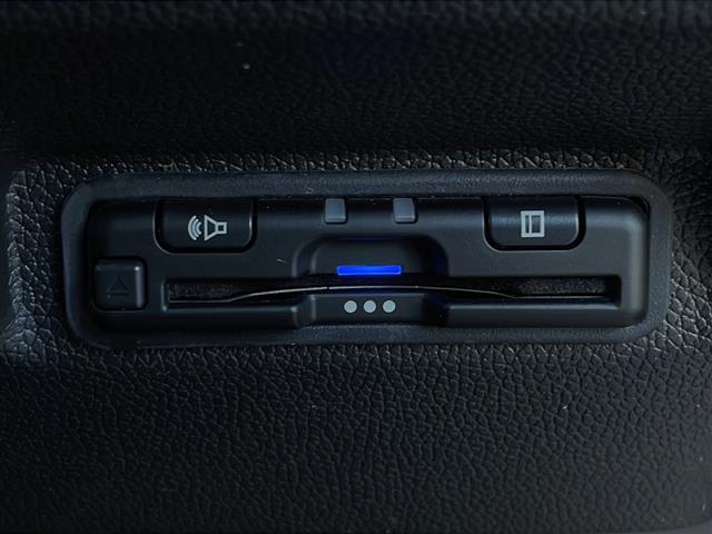 フリード+ハイブリッド ハイブリッドGブラックスタイル 純正メモリナビ バックカメラ Bluetooth フルセグテレビ DVD再生 ホンダセンシング レーダークルコン 衝突回避支援ブレーキ 両側オートスライドドア シートヒーター スペアキー有(6枚目)