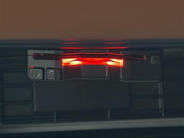 アウトランダーPHEV P 純正9インチナビ アラウンドビューモニター e-Assist BOSEサウンド パドルシフト ブラインドスポットモニター 置くだけ充電 オートハイビーム シートヒーター ルーフキャリア ドラレコ(5枚目)