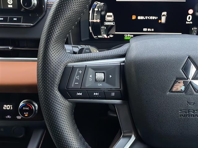 アウトランダーPHEV P 純正9インチナビ アラウンドビューモニター e-Assist BOSEサウンド パドルシフト ブラインドスポットモニター 置くだけ充電 オートハイビーム シートヒーター ルーフキャリア ドラレコ(8枚目)