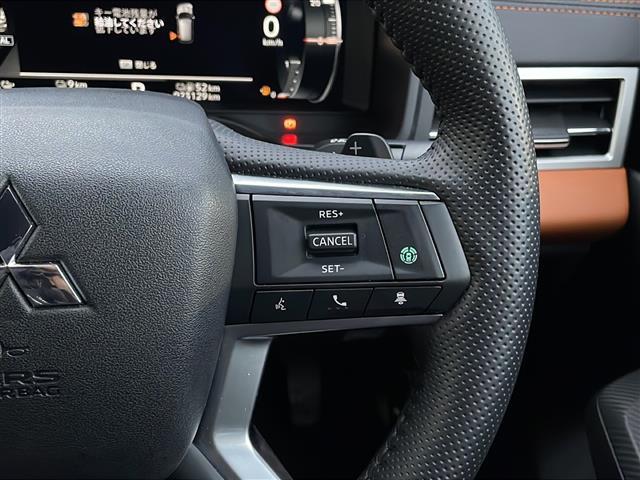 アウトランダーPHEV P 純正9インチナビ アラウンドビューモニター e-Assist BOSEサウンド パドルシフト ブラインドスポットモニター 置くだけ充電 オートハイビーム シートヒーター ルーフキャリア ドラレコ(9枚目)