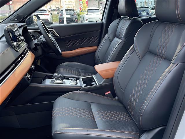 アウトランダーPHEV P 純正9インチナビ アラウンドビューモニター e-Assist BOSEサウンド パドルシフト ブラインドスポットモニター 置くだけ充電 オートハイビーム シートヒーター ルーフキャリア ドラレコ(20枚目)