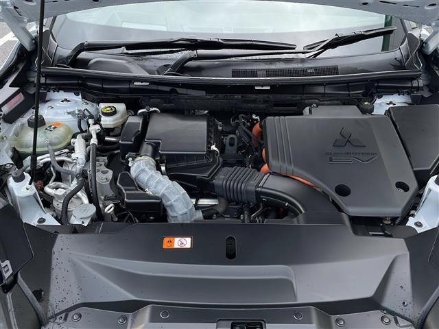 アウトランダーPHEV P 純正9インチナビ アラウンドビューモニター e-Assist BOSEサウンド パドルシフト ブラインドスポットモニター 置くだけ充電 オートハイビーム シートヒーター ルーフキャリア ドラレコ(42枚目)