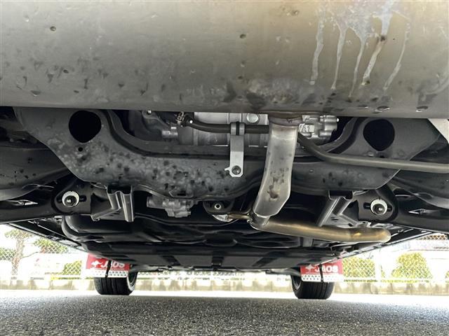 アウトランダーPHEV P 純正9インチナビ アラウンドビューモニター e-Assist BOSEサウンド パドルシフト ブラインドスポットモニター 置くだけ充電 オートハイビーム シートヒーター ルーフキャリア ドラレコ(43枚目)