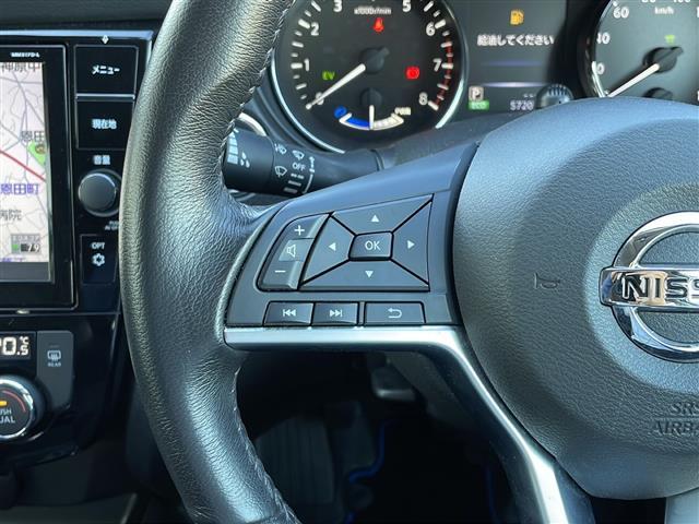【　ステアリングスイッチ　】手元のスイッチでナビ操作が可能で、非常に便利な機能です！取り付けのナビによってはオプション設定となっております！詳しくはスタッフまで♪