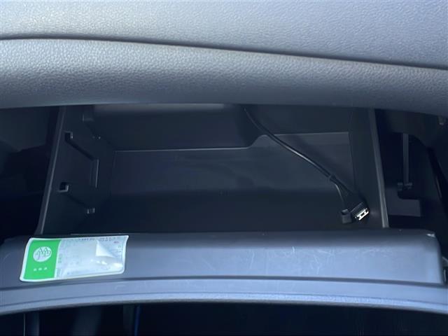 【　グローブボックス　】小物の収納が可能です！