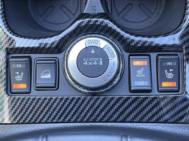 【　シートヒーター　】冬場のお供に！暖かいシートは老若男女問わず嬉しい機能ですね♪