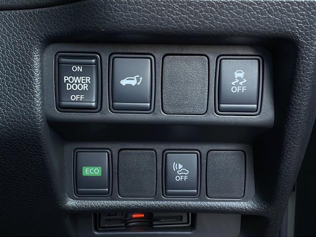 【　パワーバックドア　】電動でバックドアを開閉することができます！荷物を持っていても簡単に開閉できるので快適です♪