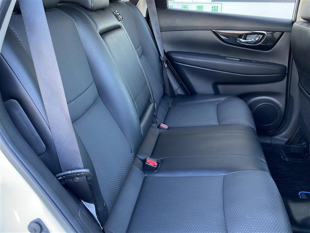 【　セカンドシート　】２列目も広々お乗りいただけます♪