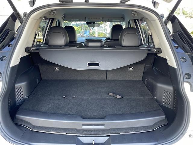 【　ラゲッジスペース　】リアシートを倒せばこの大容量！ダンボールなどの大きい荷物も釣り具などの長尺物まで様々載せられそうです！