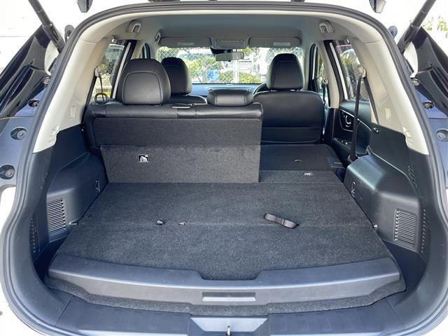 【　ラゲッジスペース　】リアシートを倒せばこの大容量！ダンボールなどの大きい荷物も釣り具などの長尺物まで様々載せられそうです！