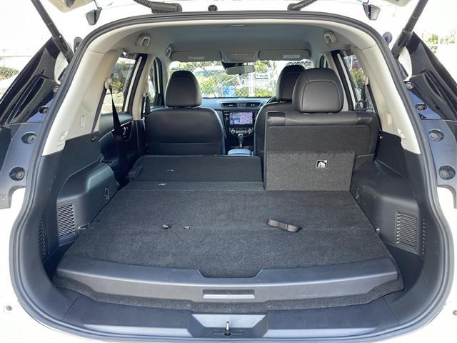【　ラゲッジスペース　】リアシートを倒せばこの大容量！ダンボールなどの大きい荷物も釣り具などの長尺物まで様々載せられそうです！