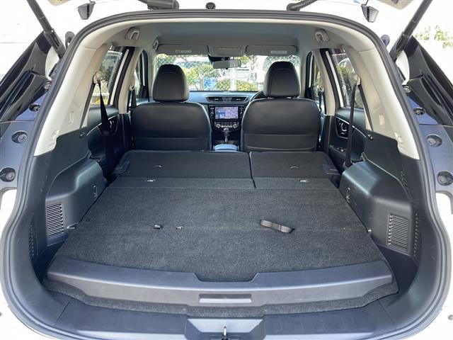 【　ラゲッジスペース　】リアシートを倒せばこの大容量！ダンボールなどの大きい荷物も釣り具などの長尺物まで様々載せられそうです！